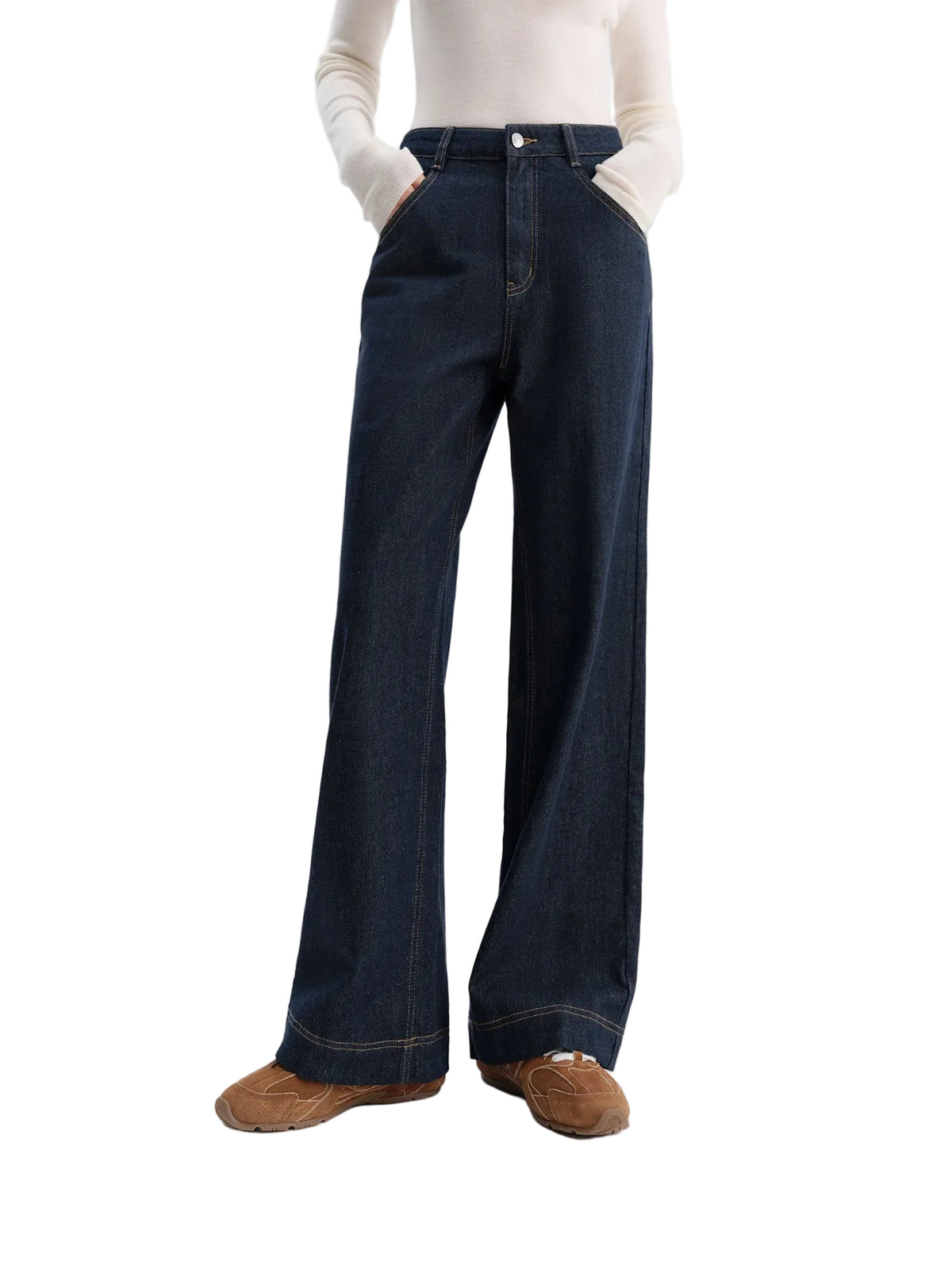 Person wearing dark blue wide-leg jeans on a white background with 'fsle' branding.